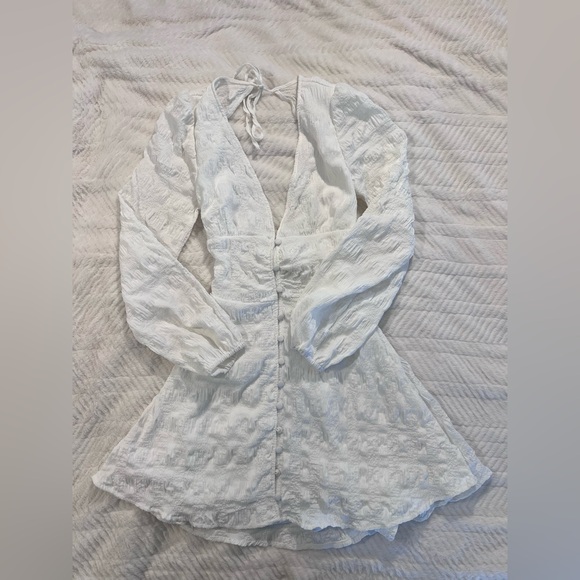 NWT Showpo Sanaa long sleeve open back mini dress in white size 6 - Picture 2 of 16
